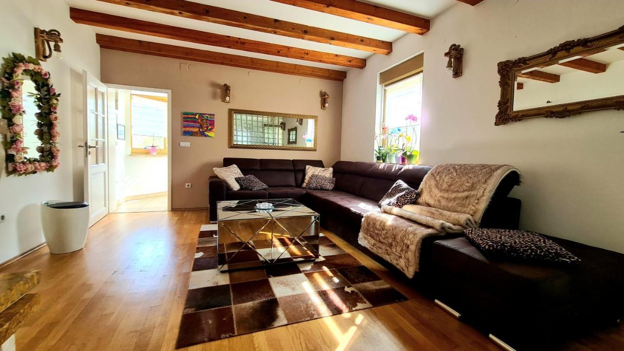 Villa Sunshine Pula Bagian luar foto