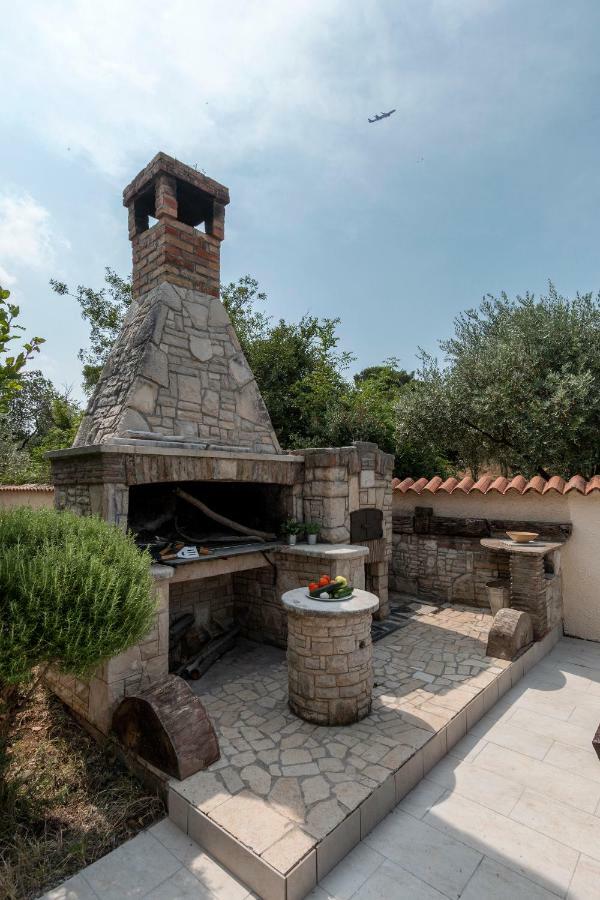 Villa Sunshine Pula Bagian luar foto